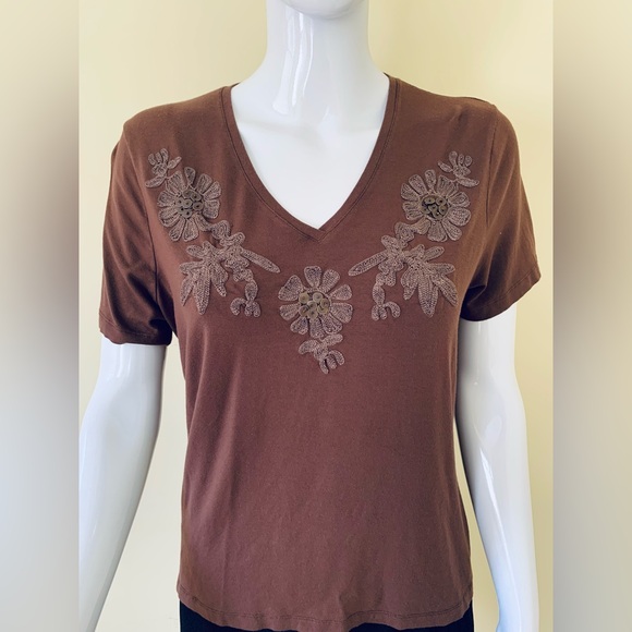 Beautifully embroidered V neck brown viscose top half sleeves size M - Picture 1 of 6
